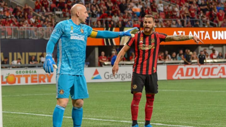 ATLANTA, GA SEPTEMBER 21: Atlanta’s Leandro González Pirez (5) and goalkeeper Brad Guzan (1) set the defense prior to a corner kick during the MLS match between the San Jose Earthquakes and Atlanta United FC on September 21st, 2019 at Mercedes-Benz Stadium in Atlanta, GA. (Photo by Rich von Biberstein/Icon Sportswire via Getty Images)