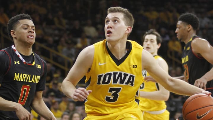 IOWA CITY, IA – JANUARY 19: Guard Jordan Bohannon #3 of the Iowa Hawkeyes drives to the basket in front of guard Anthony Cowan #0 of the Maryland Terrapins, in the second half on January 19, 2017 at Carver-Hawkeye Arena, in Iowa City, Iowa. (Photo by Matthew Holst/Getty Images)