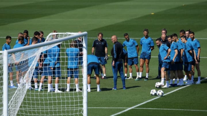 MADRID, SPAIN - MAY 22: Head coach Zinedine Zidane Zinedine gives instructions to his players during a training session held during the Real Madrid UEFA Open Media Day ahead of the UEFA Champions League Final match between Real Madrid and Liverpool at Valdebebas training ground on May 22, 2018 in Madrid, Spain. (Photo by Gonzalo Arroyo Moreno/Getty Images)