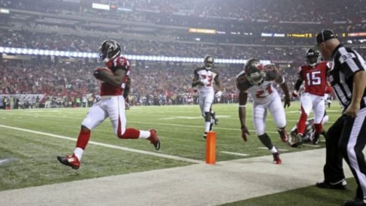 Sep 18, 2014; Atlanta, GA, USA; Atlanta Falcons running back Antone Smith (35) scores a touchdown past Tampa Bay Buccaneers strong safety Mark Barron (23) and Tampa Bay Buccaneers cornerback Alterraun Verner (21) in the third quarter of their game at the Georgia Dome. The Falcons won 56-14. Mandatory Credit: Jason Getz-USA TODAY Sports