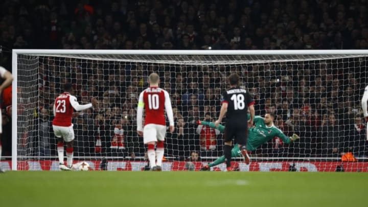 LONDON, ENGLAND - MARCH 15: Danny Welbeck of Arsenal scores from the penalty spot during the UEFA Europa League Round of 16 Second Leg match between Arsenal and AC Milan at Emirates Stadium on March 15, 2018 in London, England. (Photo by Julian Finney/Getty Images)