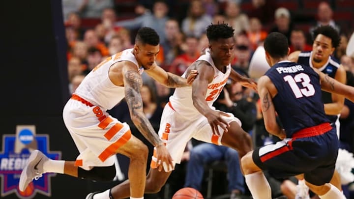Mar 25, 2016; Chicago, IL, USA; Syracuse Orange forward Michael Gbinije (left) and forward Tyler Roberson (21) chase the ball against Gonzaga Bulldogs guard Josh Perkins (13) during the second half in a semifinal game in the Midwest regional of the NCAA Tournament at United Center. Mandatory Credit: Dennis Wierzbicki-USA TODAY Sports