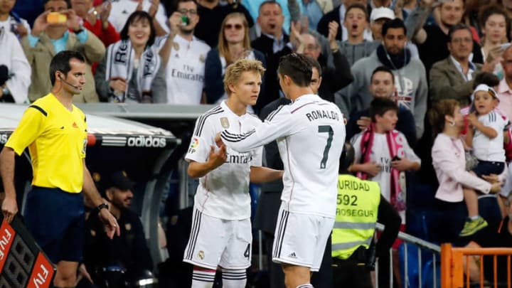 MADRID, SPAIN - MAY 23: Cristiano Ronaldo (R) of Real Madrid is replaced by Martin Odegaard during the La Liga match between Real Madrid CF and Getafe CF at Estadio Santiago Bernabeu on May 23, 2015 in Madrid, Spain. (Photo by Angel Martinez/Real Madrid via Getty Images)