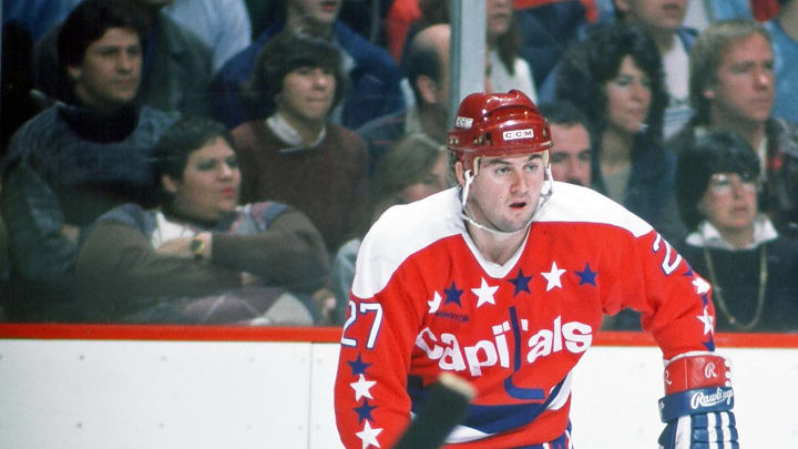 BOSTON, MA. – 1990’s: Dave Christian #27 of the Washington Capitals skates against the Boston Bruins at the Boston Garden. (Photo by Steve Babineau/NHLI via Getty Images)