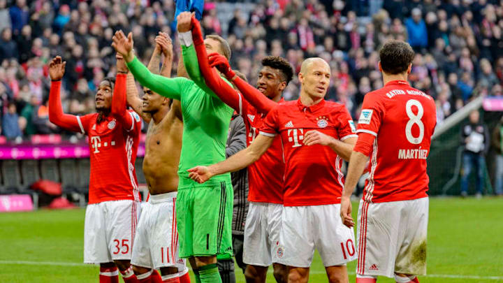 MUNICH, GERMANY - FEBRUARY 25: The players of Bayern Muenchen celebrate the victory during the Bundesliga match between Bayern Muenchen and Hamburger SV at Allianz Arena on February 25, 2017 in Munich, Germany. (Photo by Alexander Scheuber/Getty Images)