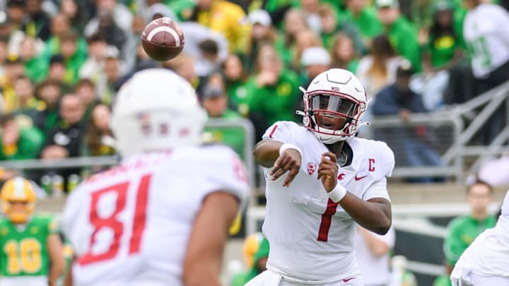 Oct 21, 2023; Eugene, Oregon, USA; Washington State Cougars quarterback Cameron Ward (1) Throws a pass to wide receiver Tsion Nunnally (81) in the 4th quarter against the Oregon Ducks at Autzen Stadium. Mandatory Credit: Craig Strobeck-USA TODAY Sports