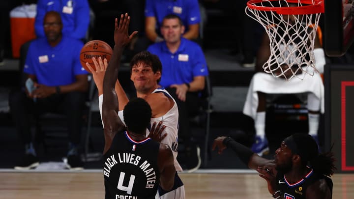 LAKE BUENA VISTA, FLORIDA – AUGUST 17: Boban Marjanovic #51 of the Dallas Mavericks shoots against JaMychal Green #4 of the LA Clippers. (Photo by Kim Klement-Pool/Getty Images)