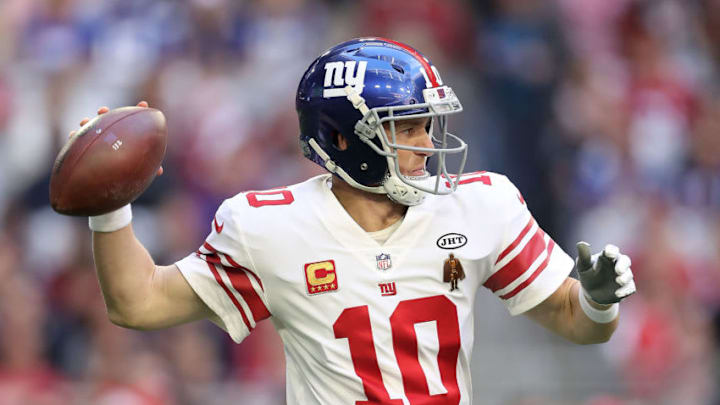 GLENDALE, AZ - DECEMBER 24: Quarterback Eli Manning GLENDALE, AZ - DECEMBER 24: Quarterback Eli Manning