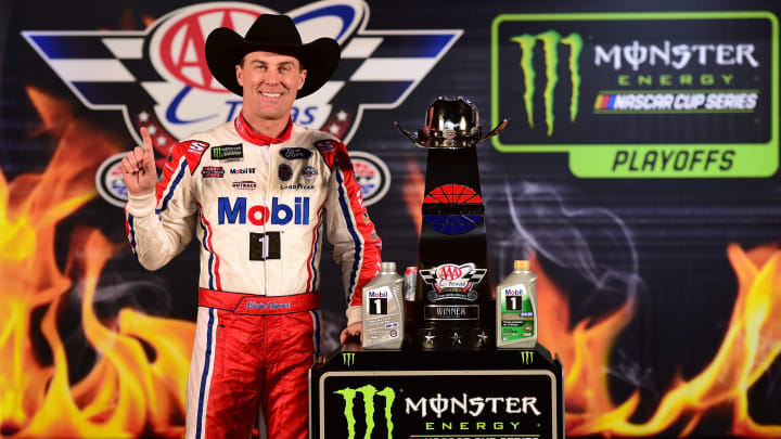 FORT WORTH, TX – NOVEMBER 04: Kevin Harvick, driver of the #4 Mobil 1 Ford (Photo by Jared C. Tilton/Getty Images)