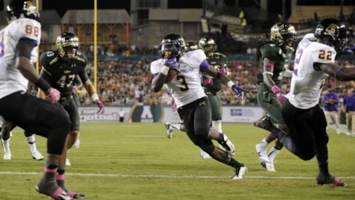 No. 19 East Carolina had to put together a second-half comeback Saturday to beat South Florida 28-17. Mandatory Credit: David Manning-USA TODAY Sports
