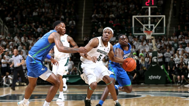 EAST LANSING, MI – NOVEMBER 11: Cassius Winston #5 of the Michigan State Spartans handles the ball while defended by Troy Baxter Jr #1 of the Florida Gulf Coast Eagles in the first half at Breslin Center on November 11, 2018 in East Lansing, Michigan. (Photo by Rey Del Rio/Getty Images)