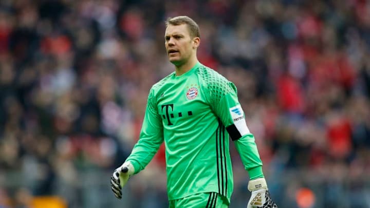 MUNICH, GERMANY - NOVEMBER 05: Goalkeeper Manuel Neuer of FC Bayern Muenchen reacts during the Bundesliga match between Bayern Muenchen and TSG 1899 Hoffenheim at Allianz Arena on November 5, 2016 in Munich, Germany. (Photo by Boris Streubel/Getty Images)