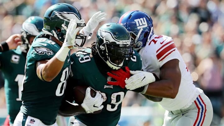 PHILADELPHIA, PA - SEPTEMBER 24: LeGarrette Blount PHILADELPHIA, PA - SEPTEMBER 24: LeGarrette Blount