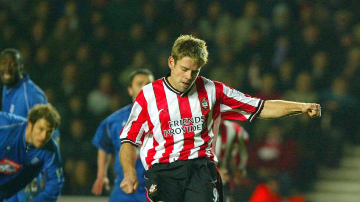 SOUTHAMPTON – DECEMBER 7: James Beattie of Southampton slots home his tenth goal of the season from the penalty spot to put his team one up during the FA Barclaycard Premiership match between Southampton and Birmingham City at the St. Mary’s Stadium in Southampton, England on December 7, 2002. Southampton won 2-0. (Photo by Mike Hewitt/Getty Images).