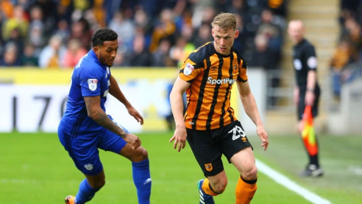 HULL, ENGLAND - APRIL 28: Stephen Kingsley (R) of Hull City in action against Nathaniel Mendez-Laing (L) of Cardiff City during the Sky Bet Championship match between Hull City and Cardiff City at KCOM Stadium on April 28, 2018 in Hull, England. (Photo by Ashley Allen/Getty Images)