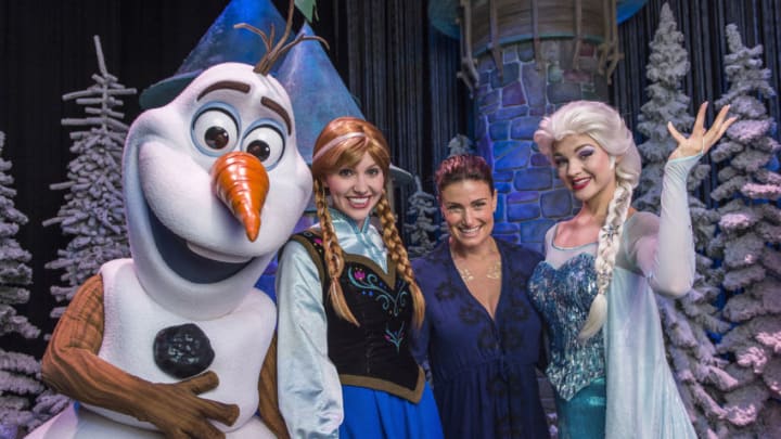 LAKE BUENTA VISTA, FL - JULY 28: In this handout image provided by Disney Parks, Tony Award-winning actress and singer Idina Menzel poses on July 28, 2015 with Elsa, Anna and Olaf from Disney's "Frozen" during "Frozen Summer Fun" at Disney's Hollywood Studios theme park in Lake Buena Vista, Florida. Menzel took a break from her world tour to visit Walt Disney World Resort. (Photo by Matt Stroshane/Disney Parks via Getty Images)