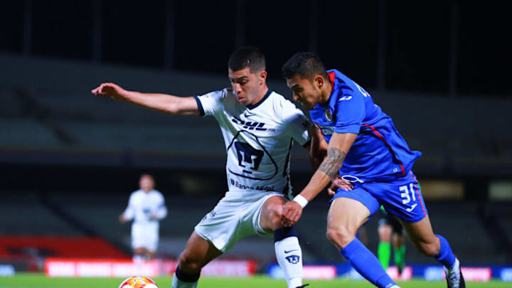 Erik Lira (left) has moved across town, leaving the Pumas to join Mexico City rival Cruz Azul. (Photo by Hector Vivas/Getty Images)