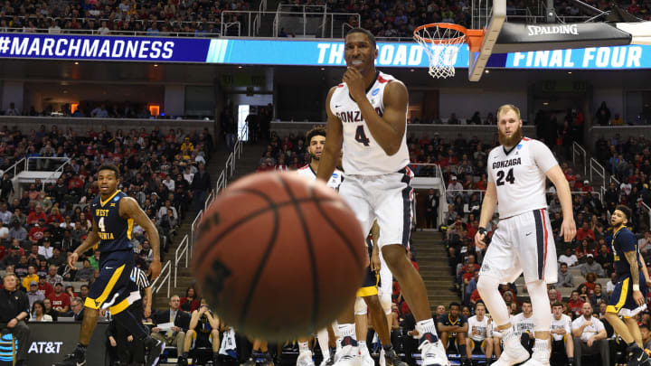 Mar 23, 2017; San Jose, CA, USA; Gonzaga Bulldogs guard Jordan Mathews (4) and center Przemek Karnowski (24) watch the ball bounce out of bounds against the West Virginia Mountaineers during the second half in the semifinals of the West Regional of the 2017 NCAA Tournament at SAP Center. Mandatory Credit: Kyle Terada-USA TODAY Sports