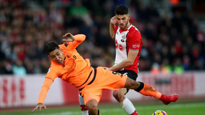 SOUTHAMPTON, ENGLAND – FEBRUARY 11: Roberto Firmino of Liverpool is challenged by Wesley Hoedt of Southampton during the Premier League match between Southampton and Liverpool at St Mary’s Stadium on February 11, 2018 in Southampton, England. (Photo by Julian Finney/Getty Images)