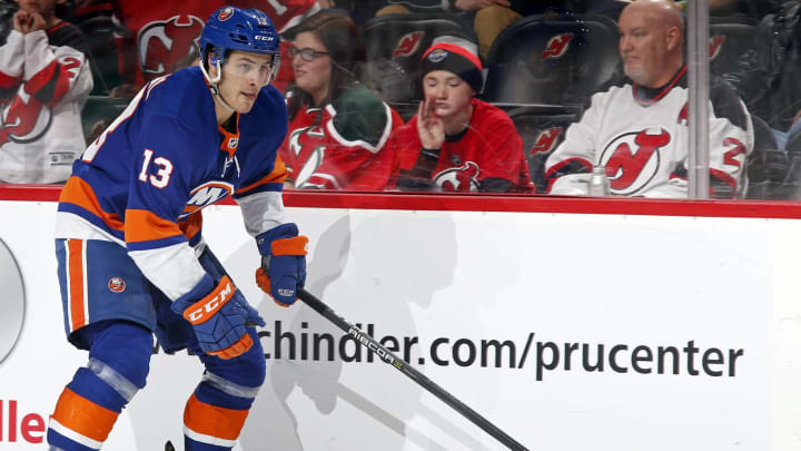 NEWARK, NJ – FEBRUARY 24: Mathew Barzal (Photo by Adam Hunger/Getty Images)