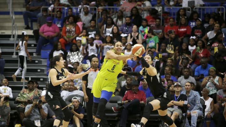 ARLINGTON, TX – AUGUST 17: Elizabeth Cambage #8 of the Dallas Wings passes the ball against the Las Vegas Aces on August 17, 2018 at College Park Center in Arlington, Texas. NOTE TO USER: User expressly acknowledges and agrees that, by downloading and or using this photograph, user is consenting to the terms and conditions of the Getty Images License Agreement. Mandatory Copyright Notice: Copyright 2018 NBAE (Photos by Tim Heitman/NBAE via Getty Images)