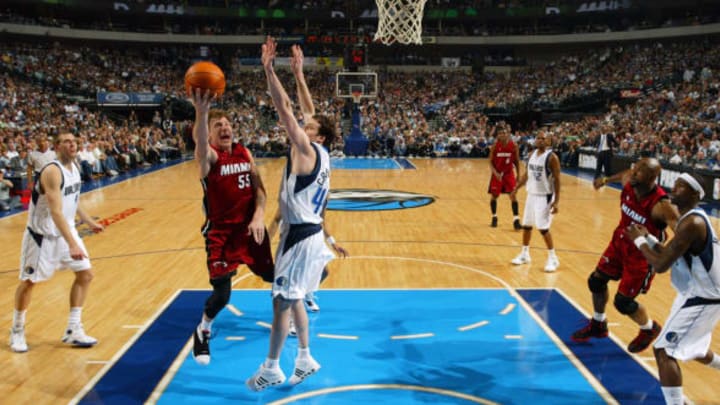 UNITED STATES – FEBRUARY 22: Basketball: Miami Heat Jason Williams (55) in action, layup vs Dallas Mavericks Austin Croshere (44), Dallas, TX 2/22/2007 (Photo by Greg Nelson/Sports Illustrated/Getty Images) (SetNumber: X77502 TK1 R2)