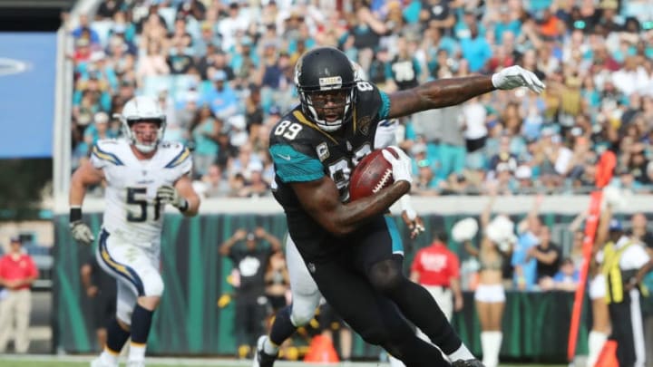 JACKSONVILLE, FL - NOVEMBER 12: Marcedes Lewis #89 of the Jacksonville Jaguars runs with the football in the second half of their game against the Los Angeles Chargers at EverBank Field on November 12, 2017 in Jacksonville, Florida. (Photo by Sam Greenwood/Getty Images)