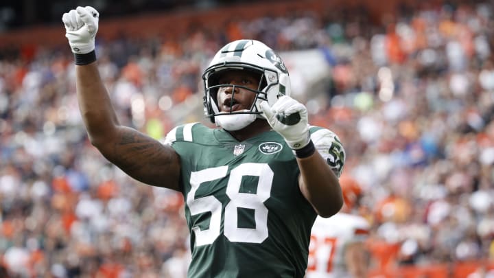 CLEVELAND, OH – OCTOBER 08: Darron Lee #58 of the New York Jets celebrates a play in the second half against the Cleveland Browns at FirstEnergy Stadium on October 8, 2017 in Cleveland, Ohio. (Photo by Joe Robbins/Getty Images)