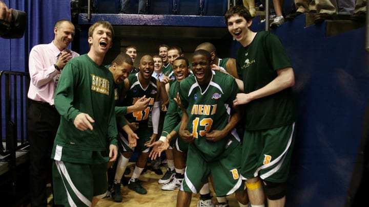 DAYTON, OH – MARCH 20: The Siena Saints celebrate after defeating the Ohio State Buckeyes in overtime during the first round of the NCAA Division I Men’s Basketball Tournament at the University of Dayton Arena on March 20, 2009 in Dayton, Ohio. (Photo by Andy Lyons/Getty Images)