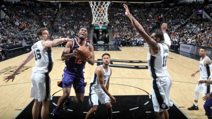 SAN ANTONIO, TX - NOVEMBER 5: TJ Warren #12 of the Phoenix Suns shoots the ball during the game against the San Antonio Spurs on November 5, 2017 at the AT&T Center in San Antonio, Texas. NOTE TO USER: User expressly acknowledges and agrees that, by downloading and or using this photograph, user is consenting to the terms and conditions of the Getty Images License Agreement. Mandatory Copyright Notice: Copyright 2017 NBAE (Photos by Mark Sobhani/NBAE via Getty Images)