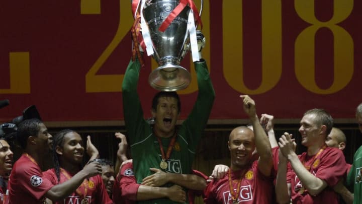 Edwin Van Der Sar of Manchester United holds aloft the trophy after winning the UEFA Champions League Final between Manchester United and Chelsea held at the Luzhniki Stadium, Moscow, Russia on 21st May 2008. The match ended 1-1 after extra-time, Manchester United won 6-5 on penalties. ( Photo by Bob Thomas/Getty Images).