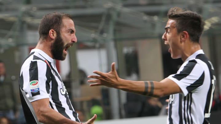 MILAN, ITALY - OCTOBER 28: Gonzalo Higuain (L) of Juventus FC celebrates with his team-mate Paulo Dybala (R) after scoring the opening goal during the Serie A match between AC Milan and Juventus at Stadio Giuseppe Meazza on October 28, 2017 in Milan, Italy. (Photo by Marco Luzzani/Getty Images)