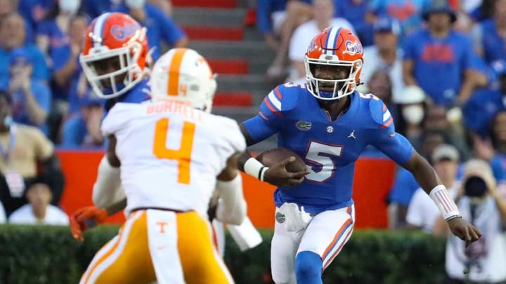 Florida Gators quarterback Emory Jones (5) runs the ball during the football game between the Florida Gators and Tennessee Volunteers, at Ben Hill Griffin Stadium in Gainesville, Fla. Sept. 25, 2021.Flgai 092521 Ufvs Tennesseefb 21