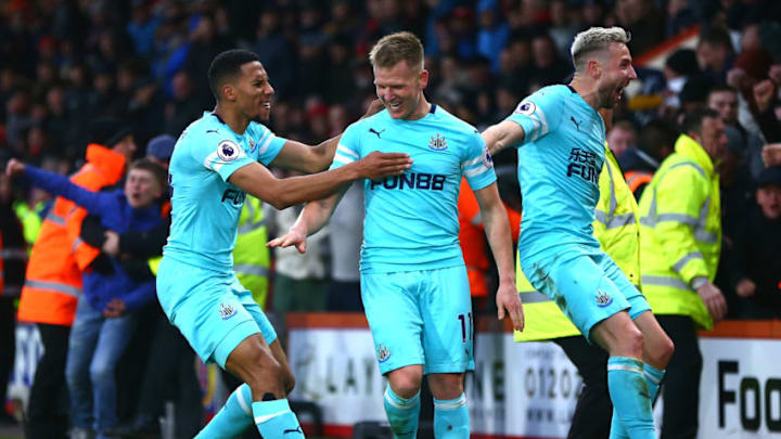 BOURNEMOUTH, ENGLAND - MARCH 16: Matt Ritchie of Newcastle United celebrates after scoring his team's second goal with his team mates during the Premier League match between AFC Bournemouth and Newcastle United at Vitality Stadium on March 16, 2019 in Bournemouth, United Kingdom. (Photo by Jordan Mansfield/Getty Images)