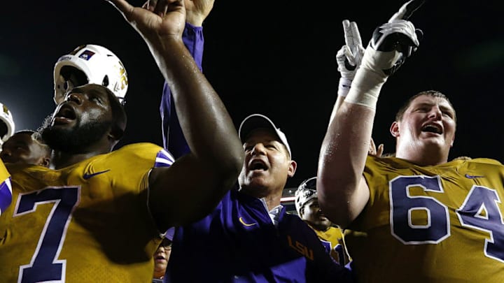 BATON ROUGE, LA - SEPTEMBER 17: Head coach Les Miles of the LSU Tigers Leonard Fournette