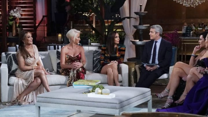 THE REAL HOUSEWIVES OF NEW YORK CITY -- "Reunion" -- Pictured: (l-r) Barbara Kavovit, Dorinda Medley, Bethenny Frankel, Andy Cohen, Luann de Lesseps -- (Photo by: Heidi Gutman/Bravo)
