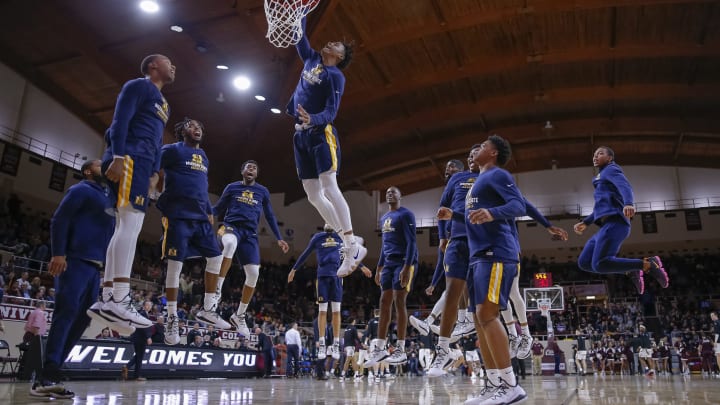 RICHMOND, KY – FEBRUARY 16: Ja Morant #12 of the Murray State Racers dunks the ball during warmups as his teammates watch before the game against the Eastern Kentucky Colonels at CFSB Center on February 16, 2019 in Murray, Kentucky. (Photo by Michael Hickey/Getty Images)