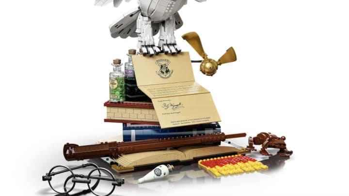 Discover LEGO's new Hogwarts Icons - Collectors’ Edition set featuring Hedwig on a display stand with iconic artifacts from the Harry Potter franchise.