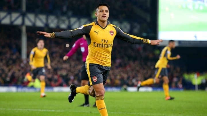 LIVERPOOL, ENGLAND – DECEMBER 13: Alexis Sanchez of Arsenal celebrates after scoring the opening goal during the Premier League match between Everton and Arsenal at Goodison Park on December 13, 2016 in Liverpool, England. (Photo by Alex Livesey/Getty Images)