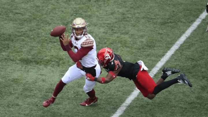 LOUISVILLE, KENTUCKY – OCTOBER 24: Jordan Travis #13 of the Florida State Seminoles looks to pass the ball while defended by Russ Yeast #3 of the Louisville Cardinals at Cardinal Stadium on October 24, 2020 in Louisville, Kentucky. (Photo by Andy Lyons/Getty Images)