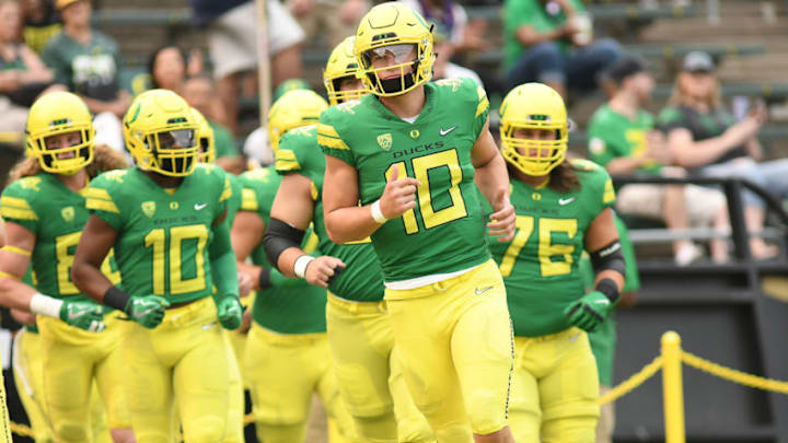 EUGENE, OR – SEPTEMBER 02: University of Oregon QB Justin Herbert (10) leads offensive position players on the field prior to the start of the game during a college football game between the Southern Utah Thunderbirds and Oregon Ducks on September 2, 2017, at Autzen Stadium in Eugene, OR. (Photo by Brian Murphy/Icon Sportswire via Getty Images)