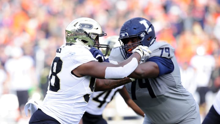 CHAMPAIGN, IL – OCTOBER 13: Illinois Fighting Illini offensive lineman Vederian Lowe (79) works against Illinois Fighting Illini defensive lineman Deon Pate (98) during the Big Ten Conference college football game between the Purdue Boilermakers and the Illinois Fighting Illini on October 13, 2018, at Memorial Stadium in Champaign, Illinois. (Photo by Michael Allio/Icon Sportswire via Getty Images)