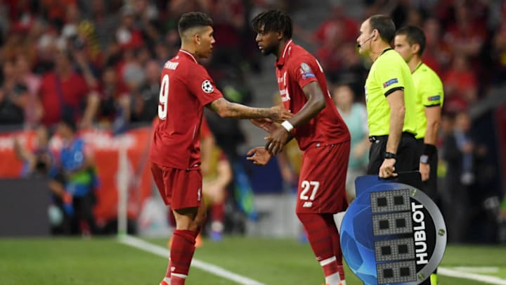 MADRID, SPAIN - JUNE 01: Roberto Firmino of Liverpool is replaced as a substitute by teammate Divock Origi during the UEFA Champions League Final between Tottenham Hotspur and Liverpool at Estadio Wanda Metropolitano on June 01, 2019 in Madrid, Spain. (Photo by Matthias Hangst/Getty Images)