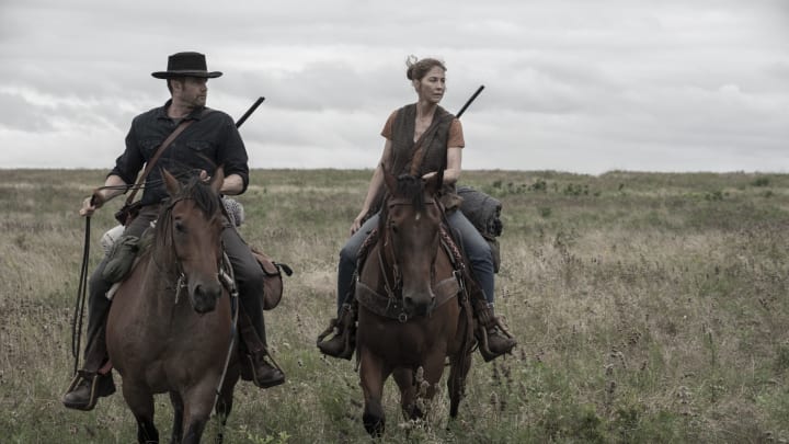 Garret Dillahunt as John Dorie, Jenna Elfman as June – Fear the Walking Dead _ Season 5, Episode 16 – Photo Credit: Van Redin/AMC