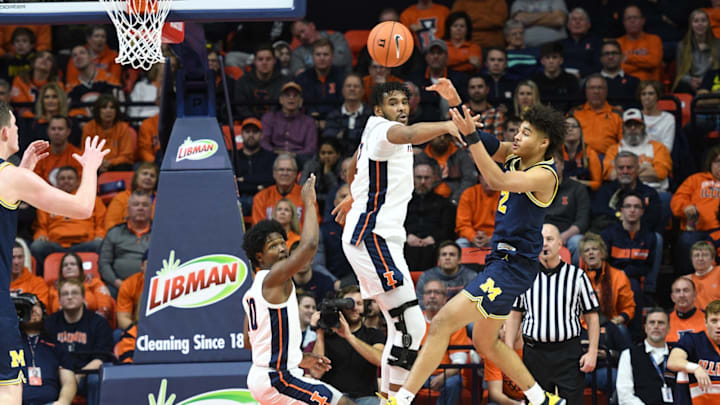 CHAMPAIGN, IL – JANUARY 10: Michigan Wolverines guard Jordan Poole (2) passes the ball around Illinois Fighting Illini center Adonis De La Rosa (12) during the Big Ten Conference college basketball game between the Michigan Wolverines and the Illinois Fighting Illini on January 10, 2019, at the State Farm Center in Champaign, Illinois. (Photo by Michael Allio/Icon Sportswire via Getty Images)