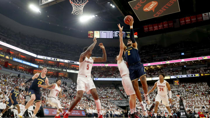 LOUISVILLE, KENTUCKY – DECEMBER 03: Isaiah Livers #2 of the Michigan Wolverines shoots the ball against the Louisville Cardinals at KFC YUM! Center on December 03, 2019 in Louisville, Kentucky. (Photo by Andy Lyons/Getty Images)