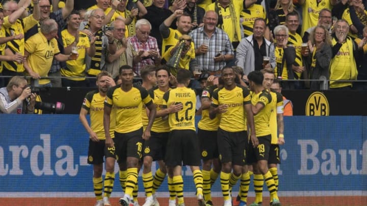 DORTMUND, GERMANY - AUGUST 26: Alex Witzel of Borussia Dortmund celebrates scoring the goal to the 3:1 during the Bundesliga match between Borussia Dortmund and RB Leipzig at the Signal Iduna Park on August 26, 2018 in Dortmund, Germany. (Photo by Alexandre Simoes/Borussia Dortmund/Getty Images)