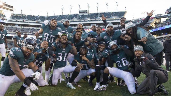PHILADELPHIA, PA – NOVEMBER 26: Members of the Philadelphia Eagles defense pose for a picture in the final minutes of the game against the Chicago Bears at Lincoln Financial Field on November 26, 2017 in Philadelphia, Pennsylvania. The Eagles defeated the Bears 31-3. (Photo by Mitchell Leff/Getty Images)