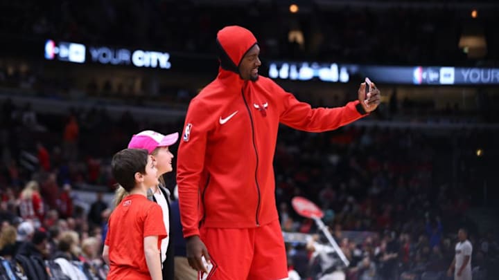 CHICAGO, USA - DECEMBER 18: Bobby Portis (5) of Chicago Bulls takes a selfie photo with his supporters ahead of an NBA basketball match between Chicago Bulls and Philadelphia 76ers at United Center in Chicago, Illinois, United States on December 18, 2017. (Photo by Bilgin S. Sasmaz/Anadolu Agency/Getty Images)