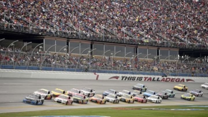 Oct 25, 2015; Talladega, AL, USA; Sprint Cup Series driver Kasey Kahne (5) leads the pack during the Campingworld.com 500 at Talladega Superspeedway. Mandatory Credit: John David Mercer-USA TODAY Sports